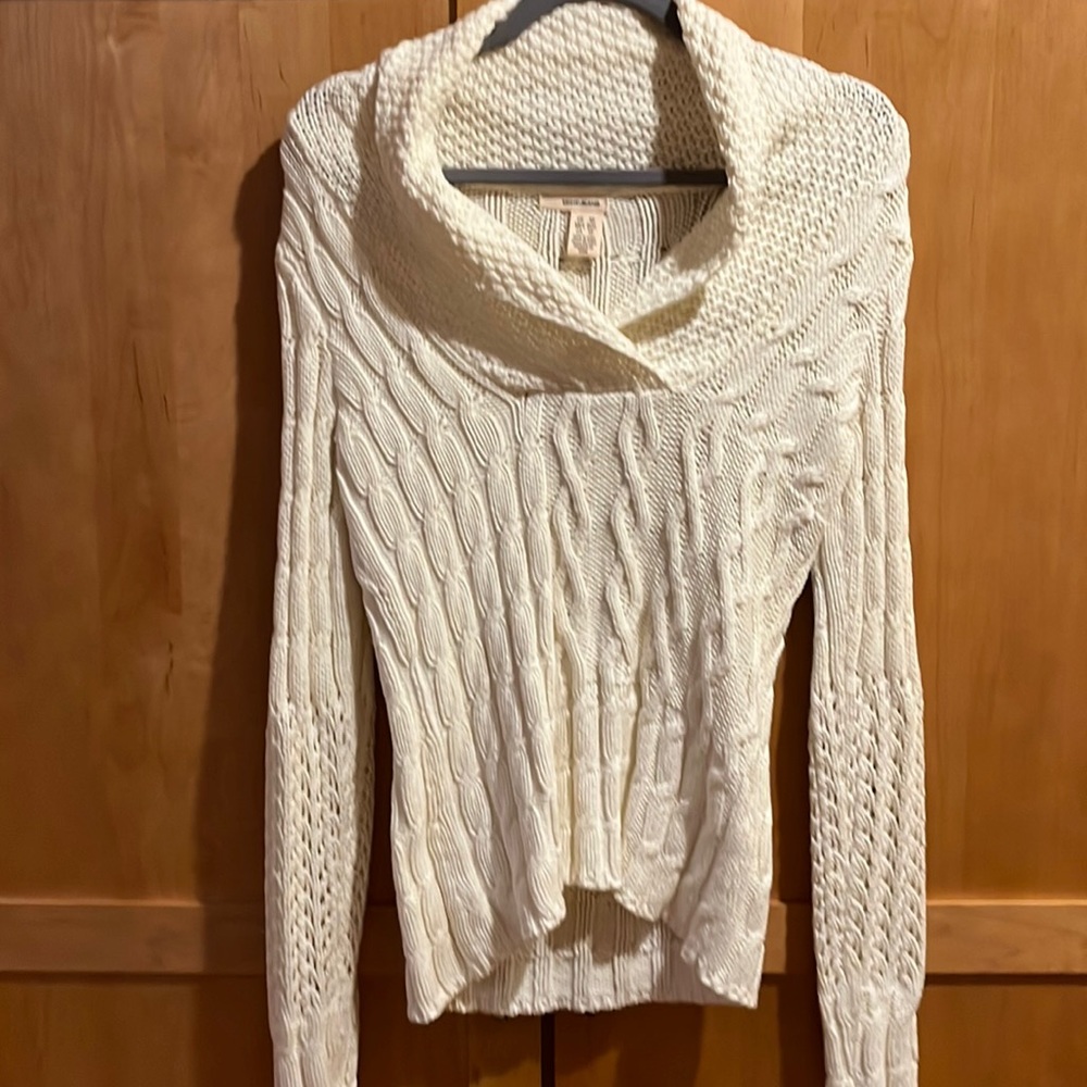 DKNY beautiful Cable Knit Sweater color cream/white. Never worn. Not a mark o it
